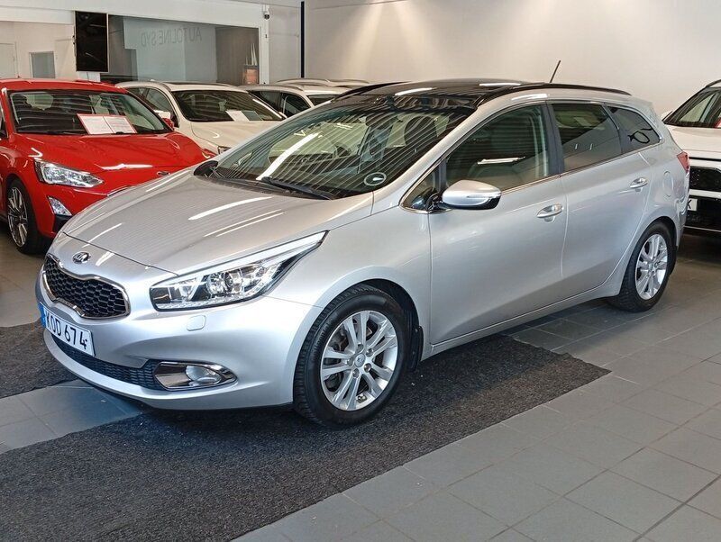 Ljusgrå Begagnad 2014 Kia Ceed Sportswagon Kombi | 129 800 kr (Lite dyr) - Bild 1/4