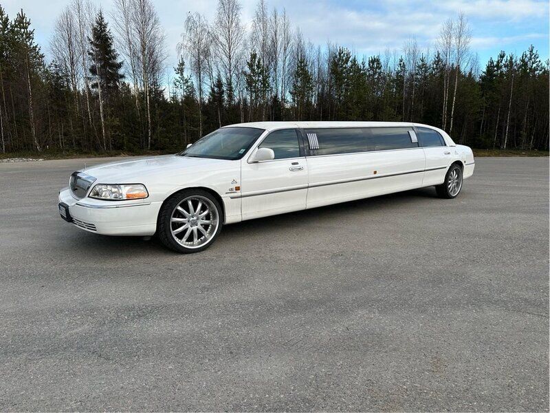 Vit Begagnad 2004 Lincoln Town Car Sedan | 135 000 kr - Bild 1/4