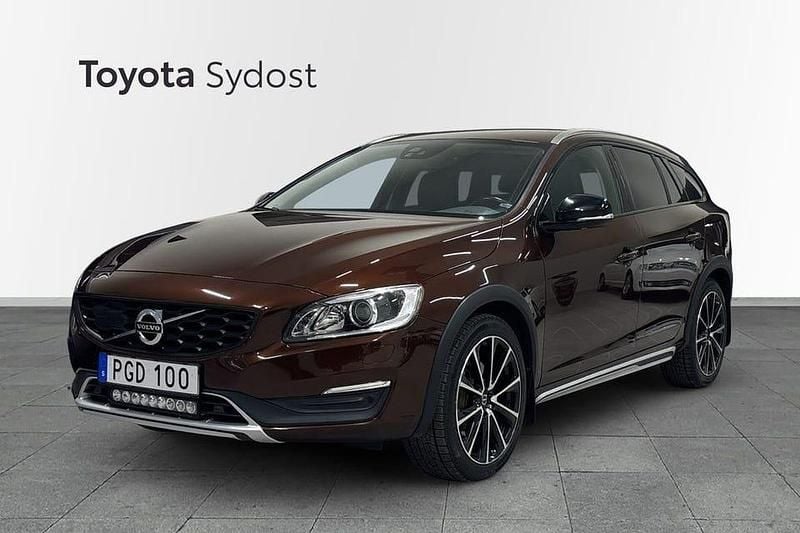 Begagnad Volvo V60 CC 223 HK (164 kW) 2017 Brun Kombi