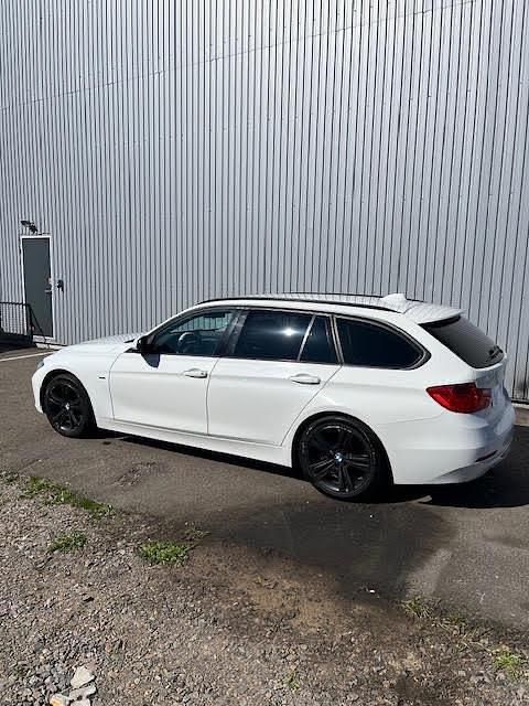 Vit Begagnad 2014 BMW 318 Sport Line Kombi | 90 000 kr (Bra pris) - Bild 1/4