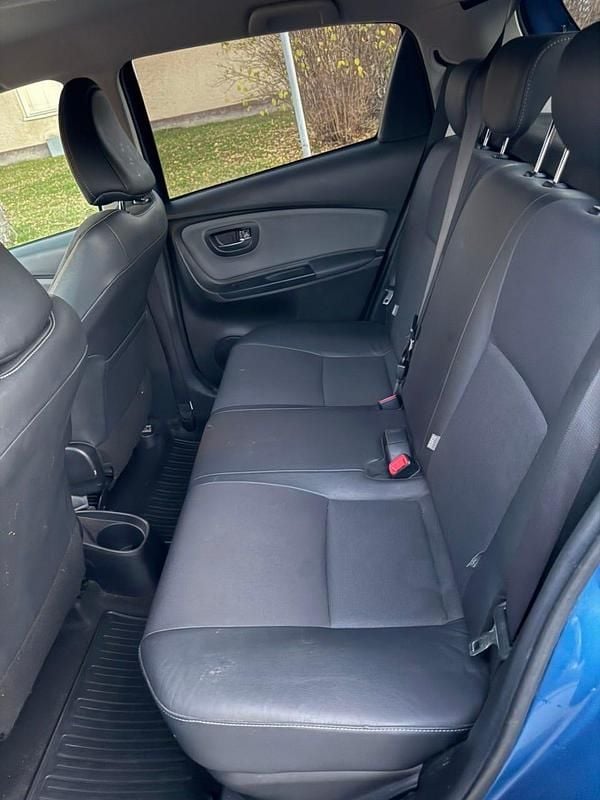 Begagnad Toyota Yaris Hybrid 101 HK (74 kW) 2016