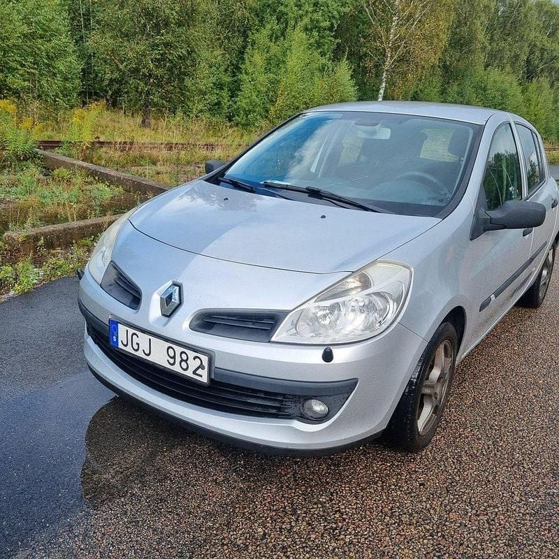 Grå Begagnad 2007 Renault Clio R.S. Halvkombi | 16 500 kr (Bra pris) - Bild 1/4