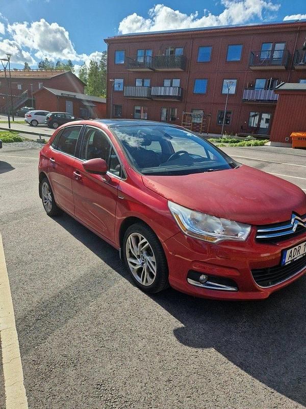 Röd Begagnad 2011 Citroën C4 Halvkombi | 35 000 kr (Marknadspris) - Bild 1/4