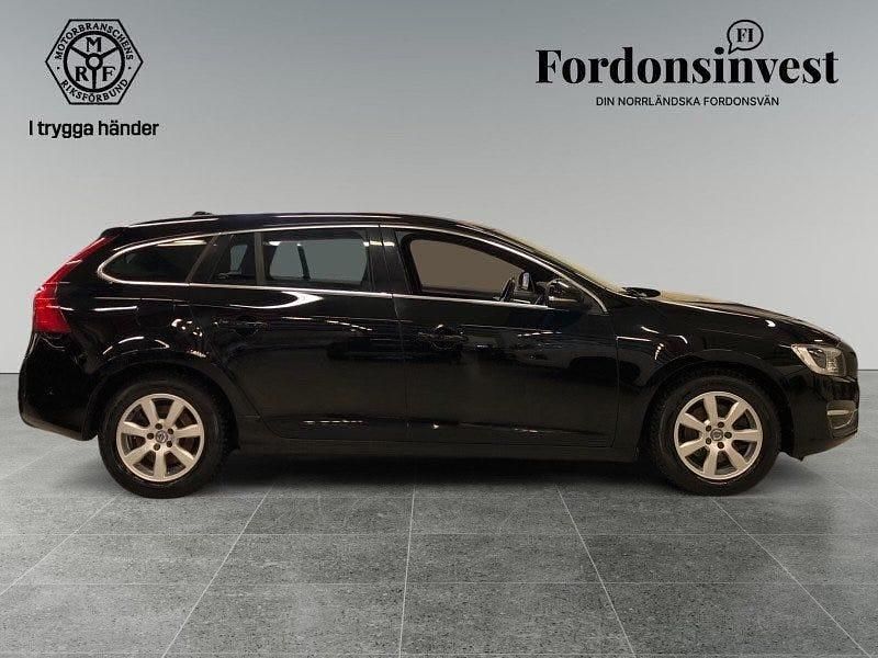 Begagnad Volvo V60 Momentum 116 HK (85 kW) 2015 Svart Kombi