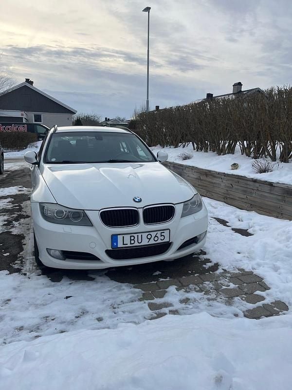 Begagnad BMW 320 184 HK (135 kW) 2011 Kombi