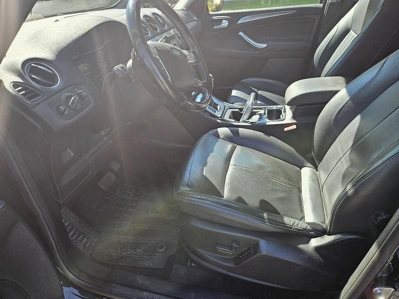 Svart Begagnad 2015 Ford S-MAX Business Edition Minibuss | 117 500 kr (Marknadspris) - Bild 1/4