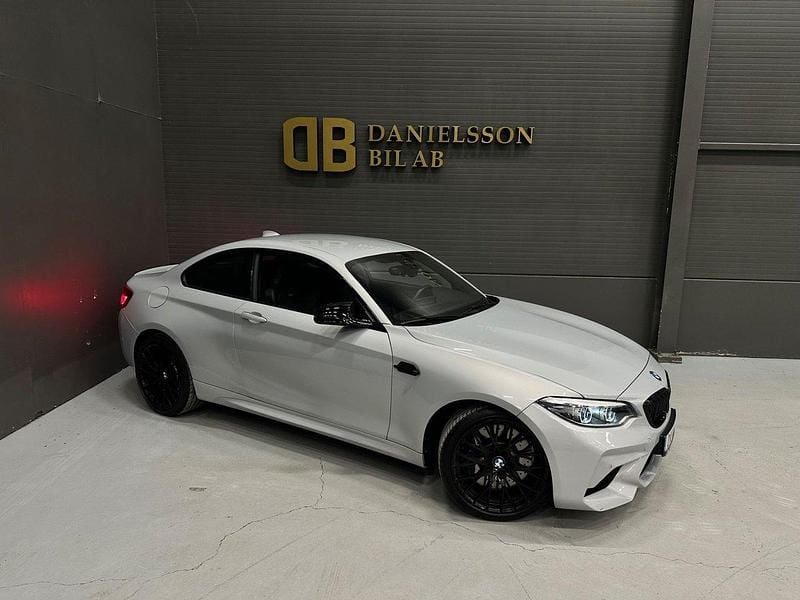 Silver Begagnad 2019 BMW M2 Competition Edition Sportkupé | 499 800 kr (Superpris) - Bild 1/4