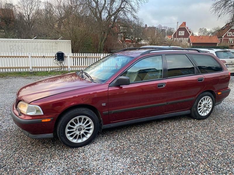 Begagnad Volvo V40 115 HK (84 kW) 1998 Kombi