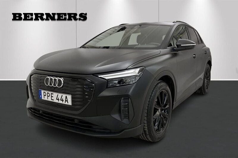 Grå Begagnad 2023 Audi Q4 e-tron Premium SUV | 469 000 kr - Bild 1/4