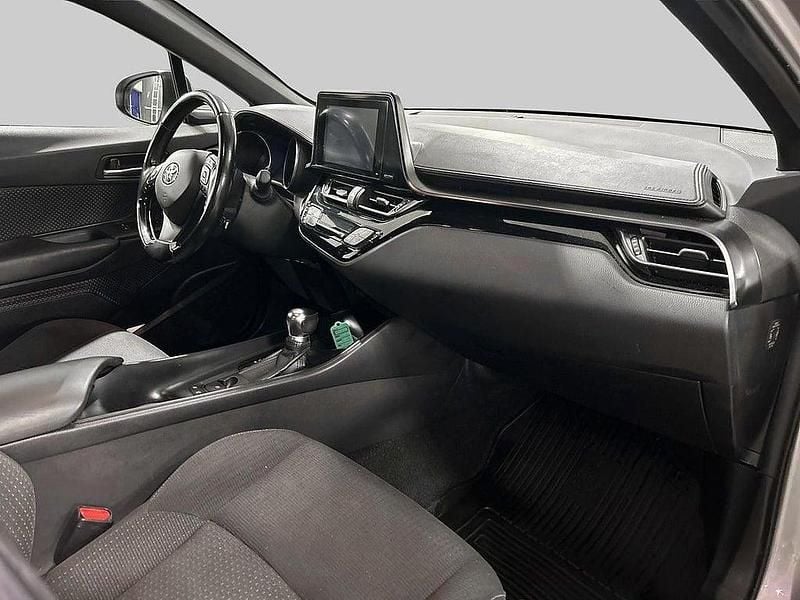 Begagnad Toyota C-HR Active 124 HK (91 kW) 2017 Grå SUV