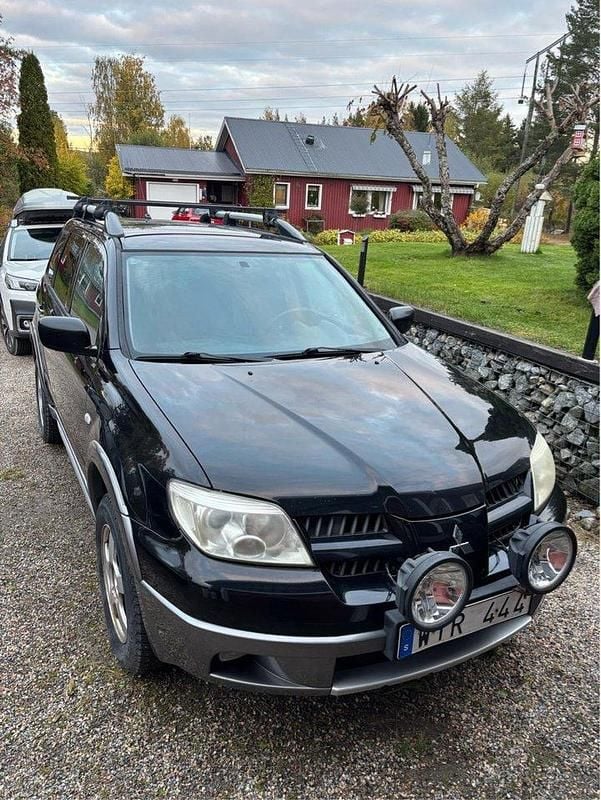 Svart Begagnad 2005 Mitsubishi Outlander SUV | 5 000 kr - Bild 1/3