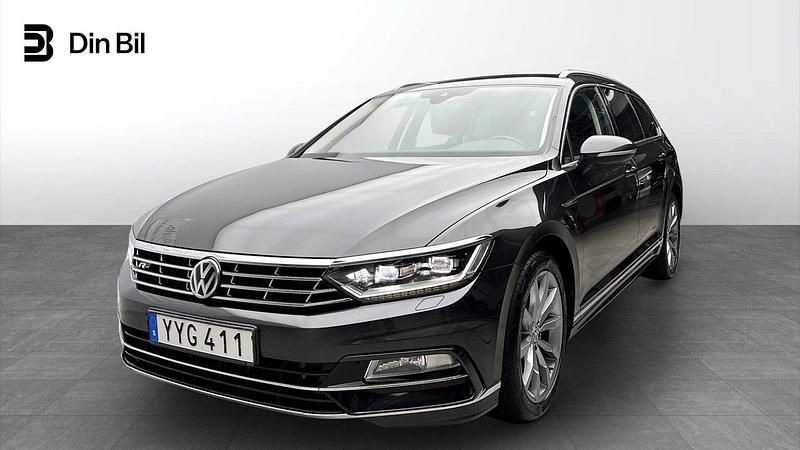 Mörkgrå Begagnad 2018 VW Passat Executive Kombi | 269 900 kr (Lite dyr) - Bild 1/4