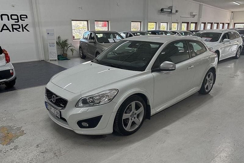 Vit Begagnad 2012 Volvo C30 R-Design Halvkombi | 69 900 kr (Marknadspris) - Bild 1/2