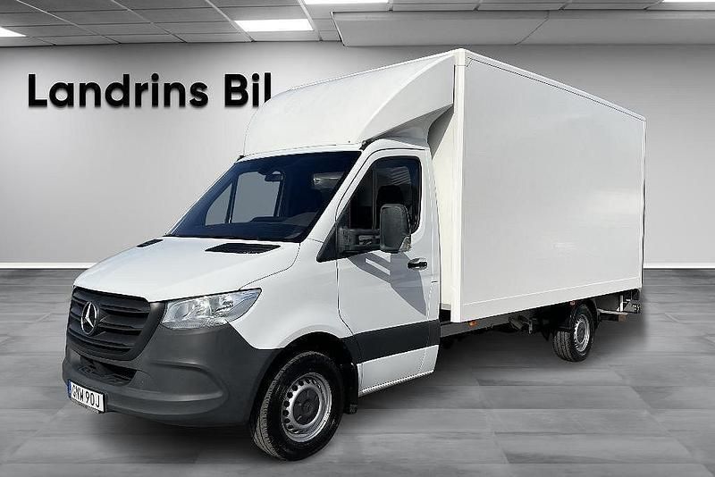 Vit (arktisk vit) Begagnad 2022 Mercedes Sprinter Van | 412 375 kr (Marknadspris) - Bild 1/4