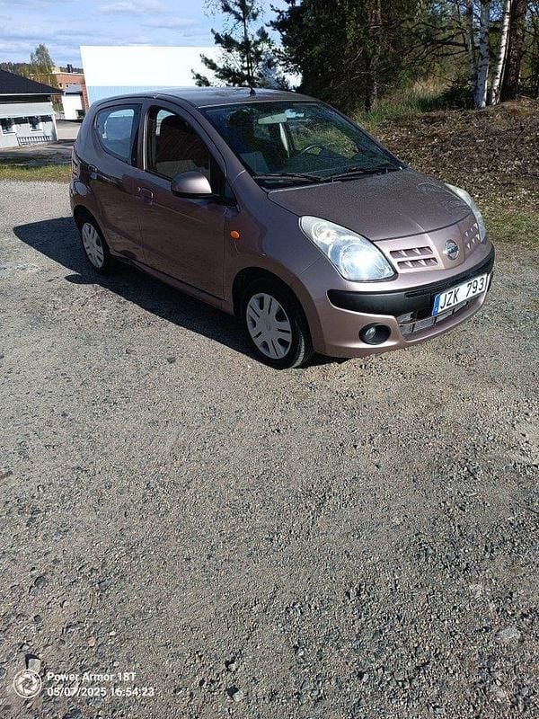 Brun Begagnad 2009 Nissan Pixo Halvkombi | 18 000 kr - Bild 1/4