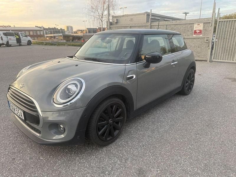 Grå Begagnad 2020 Mini Cooper Halvkombi | 154 900 kr (Bra pris) - Bild 1/4