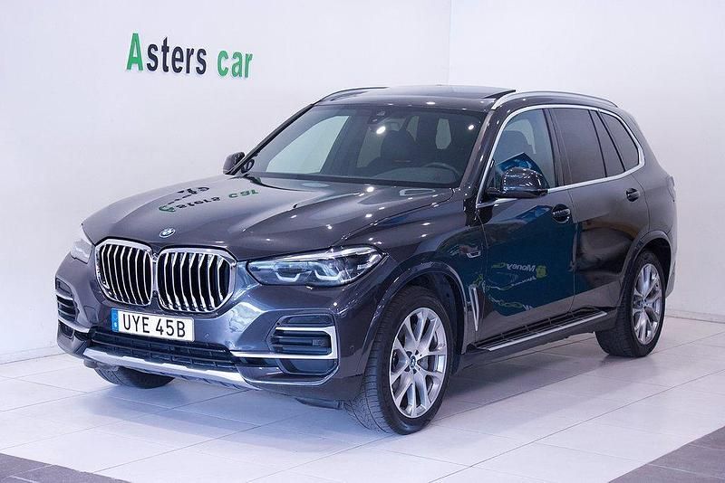 Grå Begagnad 2023 BMW X5 xLine SUV | 500 000 kr - Bild 1/4