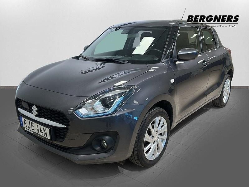 Grå Begagnad 2020 Suzuki Swift Halvkombi | 169 900 kr (Marknadspris) - Bild 1/4