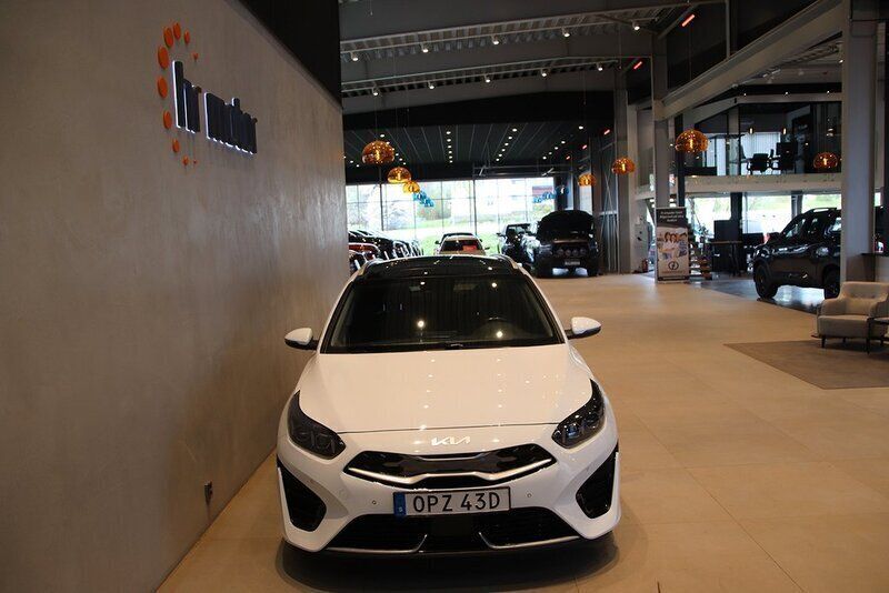 Vit Begagnad 2023 Kia Ceed Sportswagon Advance Kombi | 269 000 kr (Dyr) - Bild 1/4