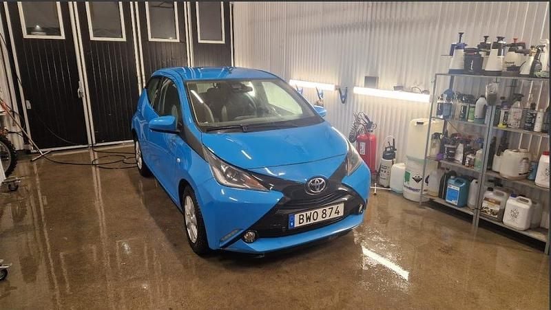 Begagnad 2016 Toyota Aygo Halvkombi | 65 000 kr (Marknadspris) - Bild 1/4