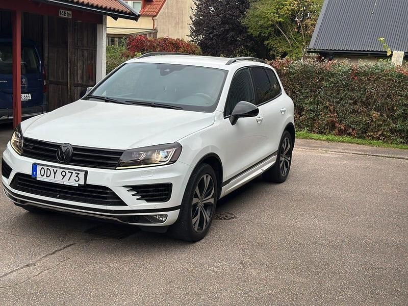Begagnad 2017 VW Touareg R-line SUV | 240 000 kr (Marknadspris) - Bild 1/4