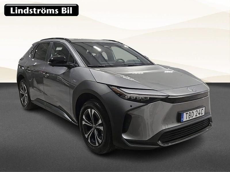 Begagnad Toyota bZ4X Edition 252 kW (343 HK) 2024 Silver SUV