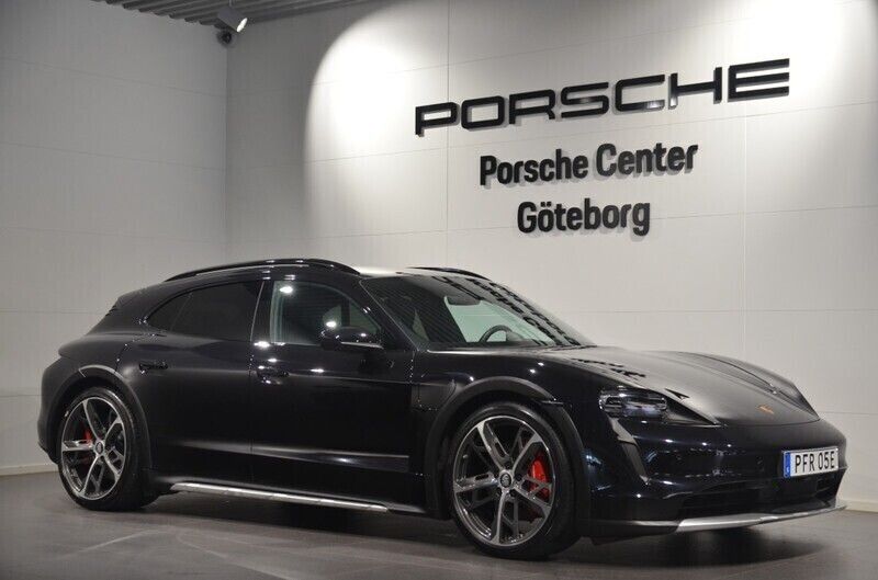 Svart (black) Begagnad 2022 Porsche Taycan 4S Cross Turismo Sedan | 899 000 kr (Marknadspris) - Bild 1/4