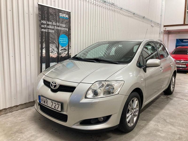 Silver Begagnad 2009 Toyota Auris Halvkombi | 37 900 kr (Marknadspris) - Bild 1/4