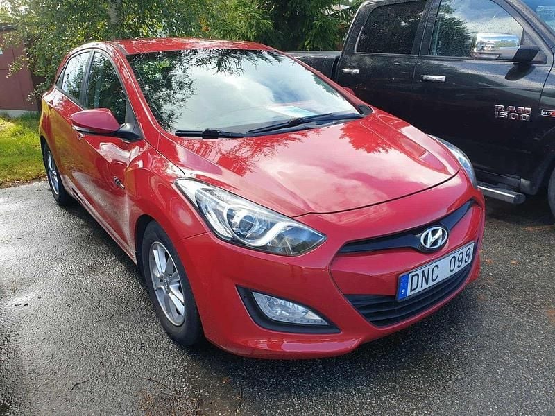 Röd Begagnad 2014 Hyundai i30 Sport Halvkombi | 50 000 kr (Bra pris) - Bild 1/4