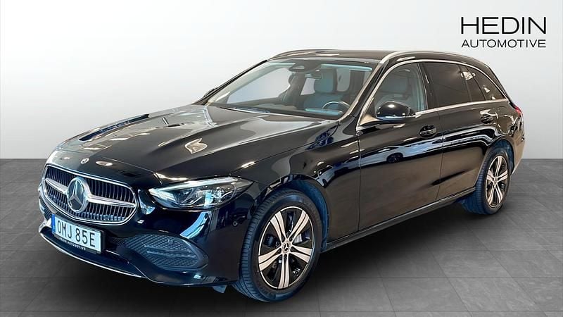 Svart (black) Begagnad 2022 Mercedes C300e Kombi | 349 900 kr (Bra pris) - Bild 1/4