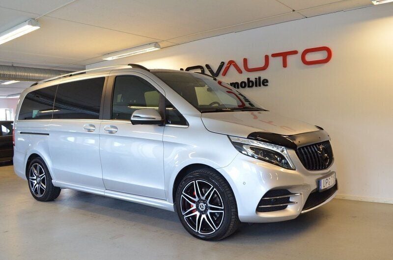 Brilliantsilver metallic Begagnad 2018 Mercedes V250 Avantgarde Minibuss | 469 000 kr (Marknadspris) - Bild 1/4