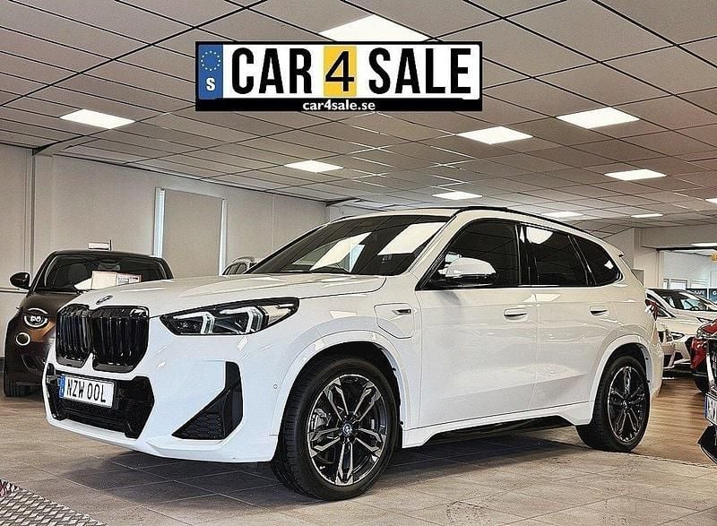 Vit Begagnad 2022 BMW X1 M Sport SUV | 484 900 kr (Bra pris) - Bild 1/4