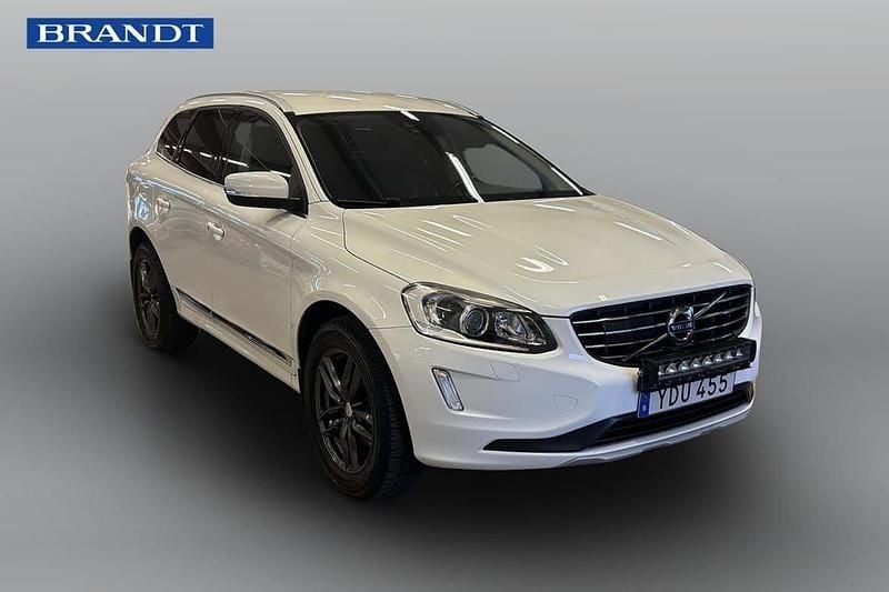 Vit Begagnad 2017 Volvo XC60 Standard SUV | 194 900 kr (Bra pris) - Bild 1/4