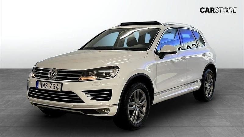 Vit Begagnad 2017 VW Touareg R-line SUV | 199 900 kr (Bra pris) - Bild 1/4