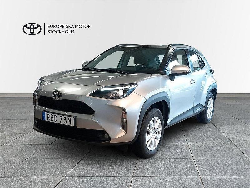 Silver Begagnad 2024 Toyota Yaris Cross Active SUV | 284 900 kr (Marknadspris) - Bild 1/4