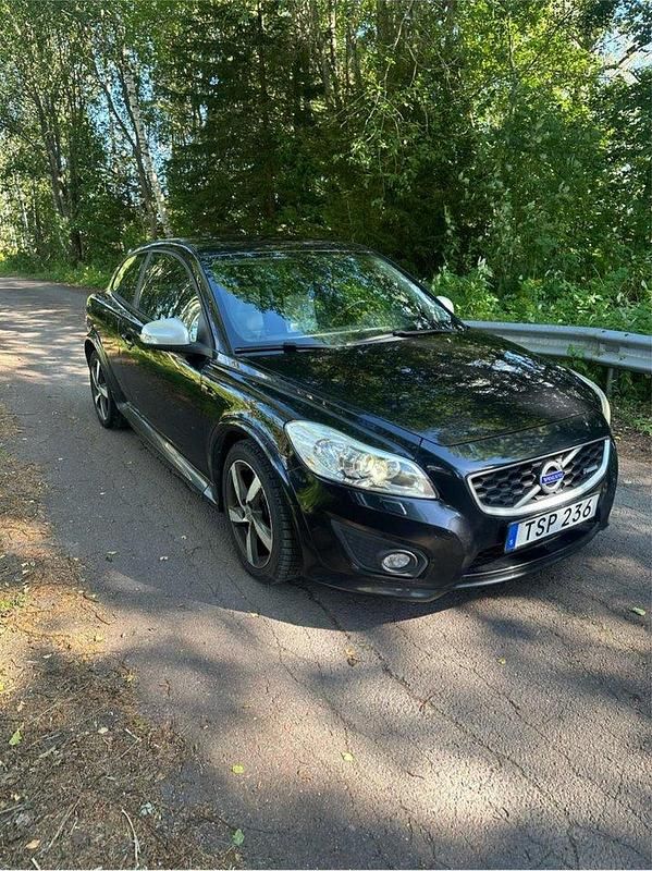 Svart Begagnad 2012 Volvo C30 R-Design Halvkombi | 64 500 kr (Marknadspris) - Bild 1/4