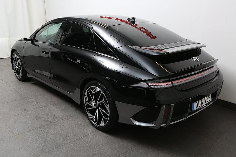 Begagnad Hyundai Ioniq 6 Advanced 239 kW (325 HK) 2023 Svart (abyss black (pearl)) Sedan