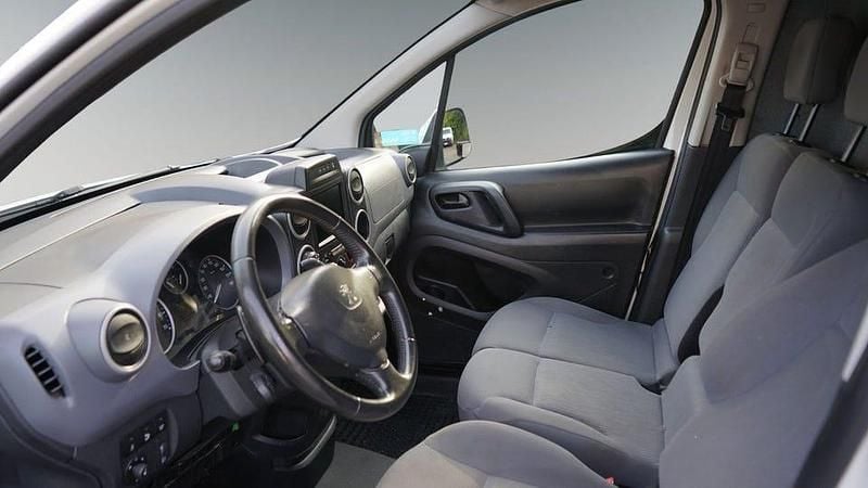 Begagnad Peugeot Partner 99 HK (72 kW) 2016 Vit Minibuss