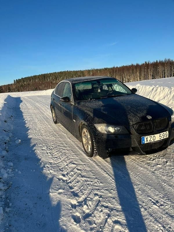 Begagnad BMW 325 218 HK (160 kW) 2007 Sedan