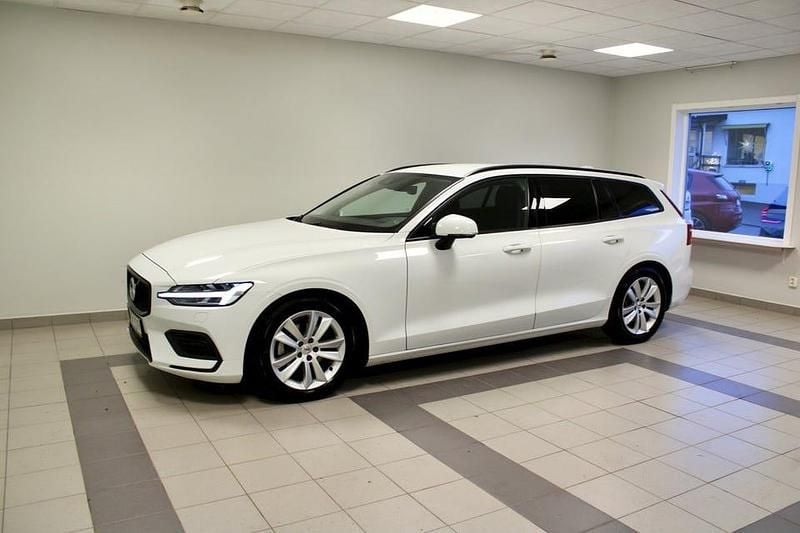 Vit Begagnad 2019 Volvo V60 Momentum Kombi | 229 900 kr (Marknadspris) - Bild 1/4