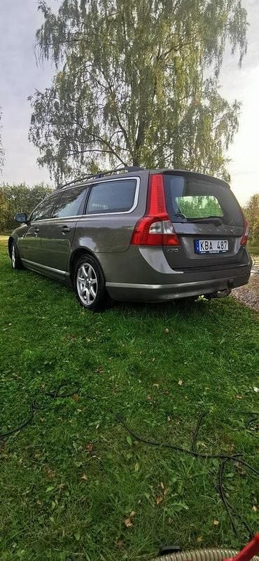 Grön Begagnad 2010 Volvo V70 Momentum Kombi | 47 000 kr (Bra pris) - Bild 1/4