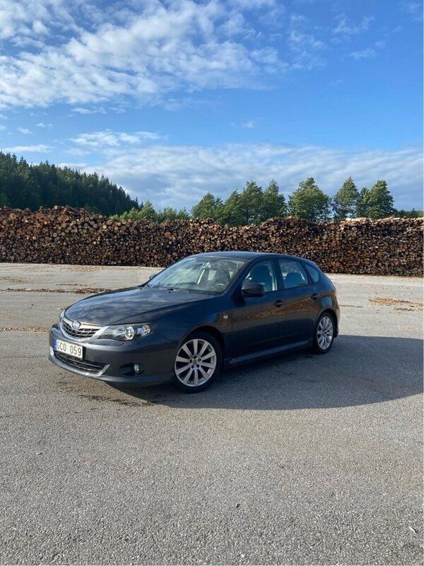 Grå Begagnad 2008 Subaru Impreza Halvkombi | 32 000 kr (Marknadspris) - Bild 1/4