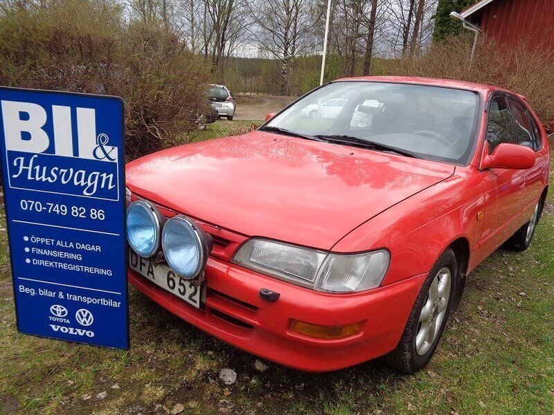 Röd Begagnad 1997 Toyota Corolla Halvkombi | 45 000 kr - Bild 1/4