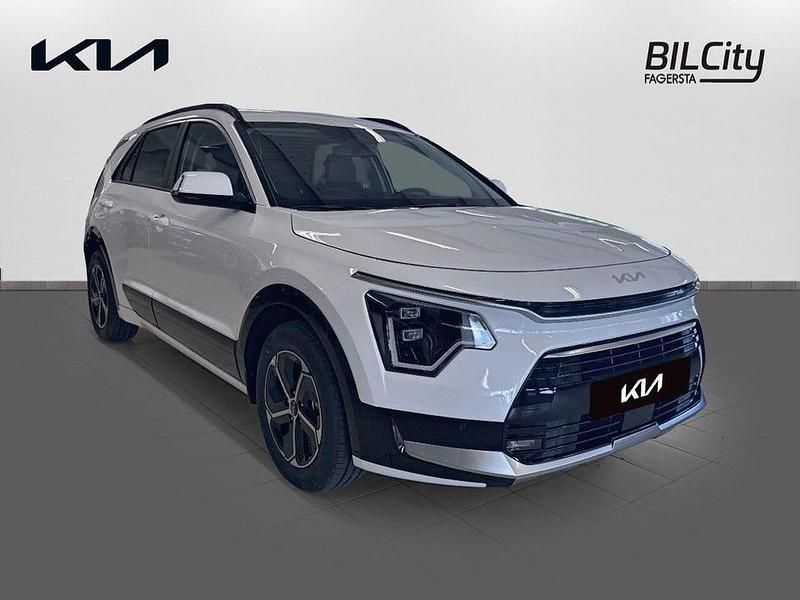Begagnad Kia Niro Advance 184 HK (135 kW) 2024 Vit (snow white pearl (swp)) SUV
