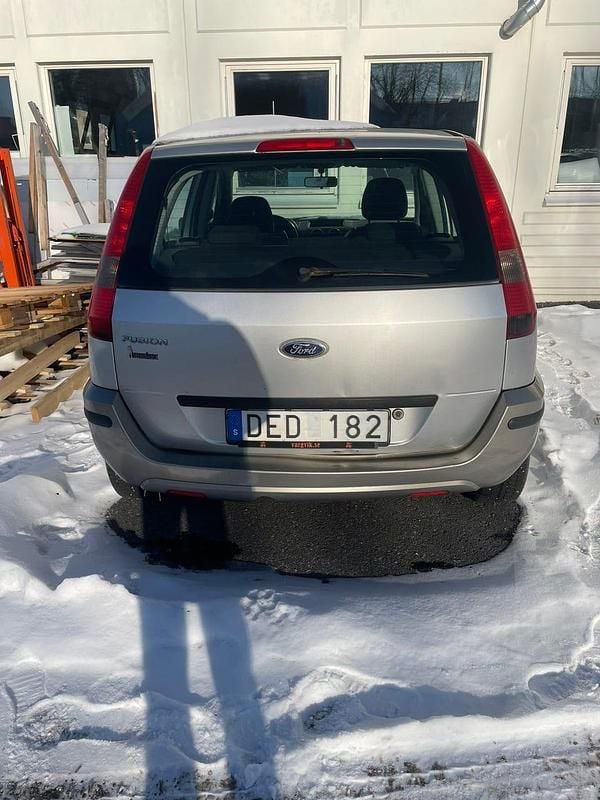 Begagnad Ford Fusion 80 HK (58 kW) 2005 Halvkombi