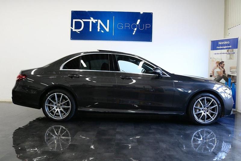 Begagnad 2021 Mercedes E300 AMG Sedan | 409 000 kr (Marknadspris) - Bild 1/4
