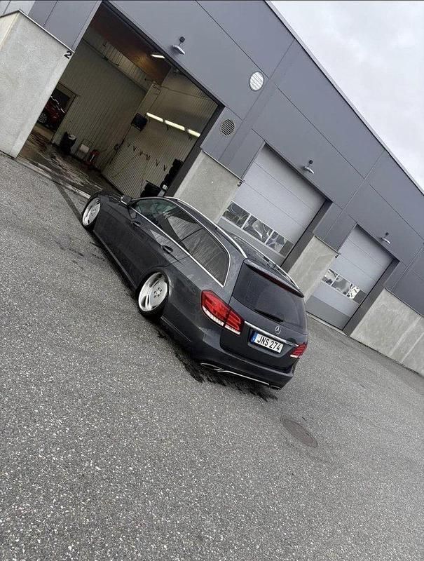 Grå Begagnad 2014 Mercedes E220 Kombi | 155 000 kr - Bild 1/4