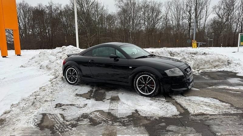 Svart Begagnad 1999 Audi TT Sportkupé | 49 800 kr (Dyr) - Bild 1/4