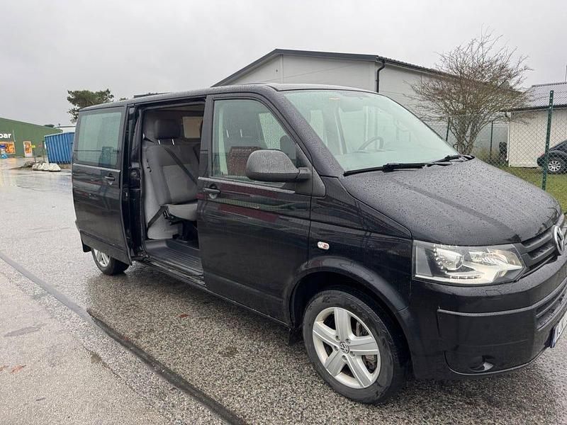 Svart (svartmetallic) Begagnad 2014 VW T5 Van | 189 447 kr - Bild 1/4