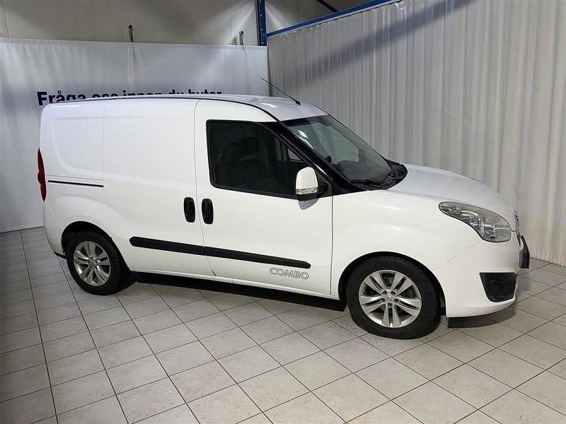 Begagnad Opel Combo 90 HK (66 kW) 2015 Vit Van